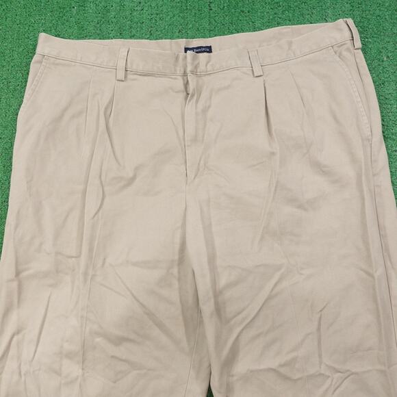 G.H. Bass & Co. Pants Mens 42x30 Khaki Classic Fit Pleated Casual 100% Cotton - Picture 2 of 7